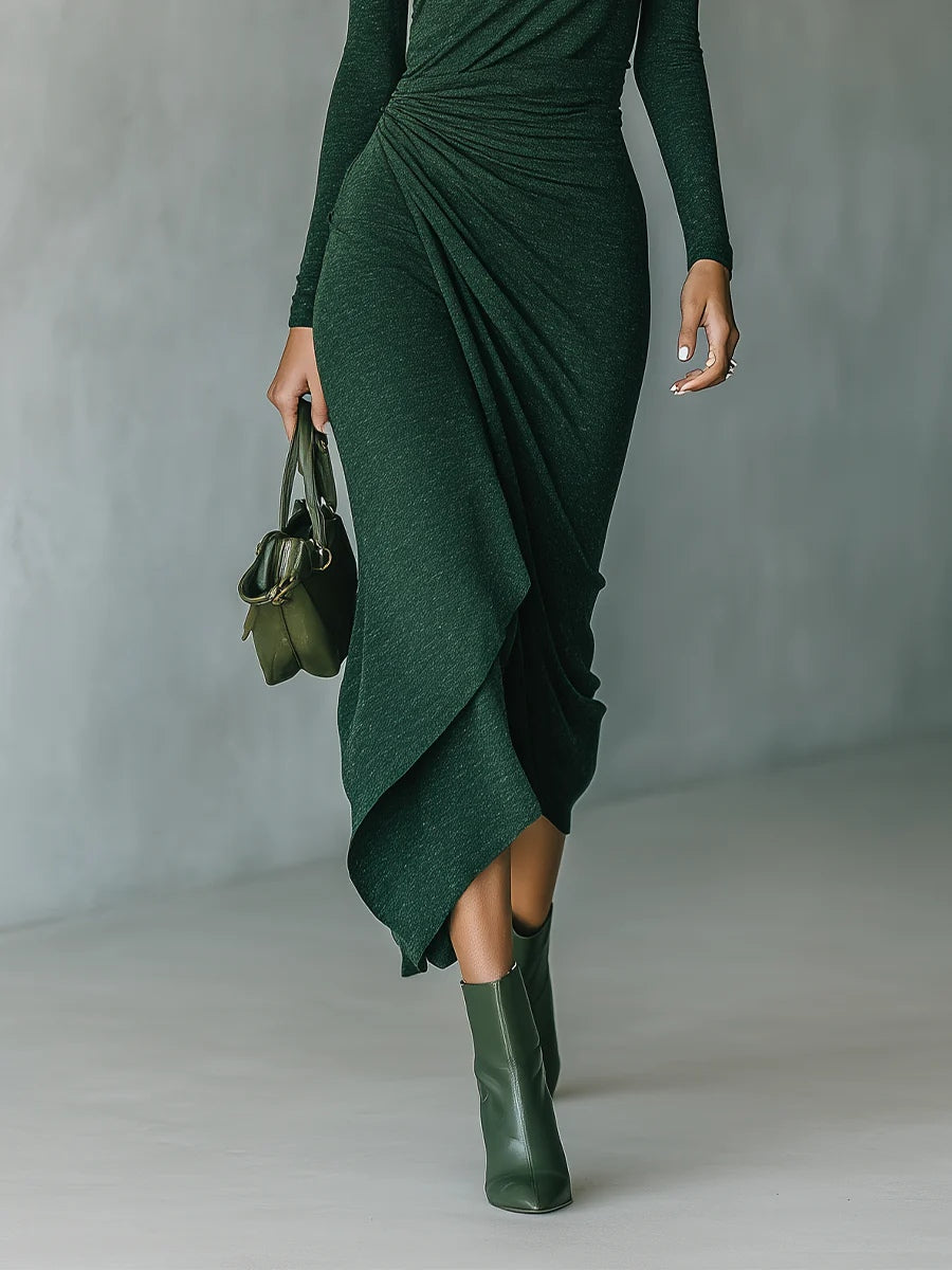 Lenora™ - Vestido midi envolvente asimétrico con pliegues y cuello alto verde oscuro