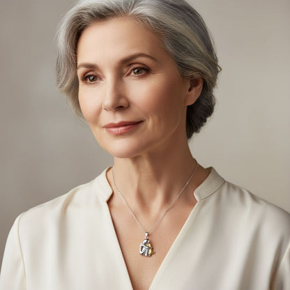 Olivia™ - Collar con colgante en forma de perro