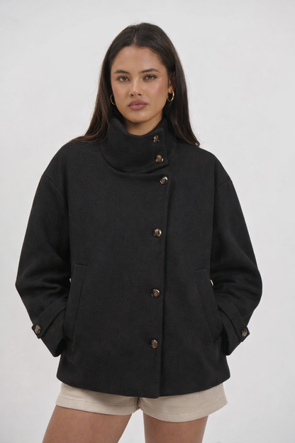 Abrigo premium con cuello alto