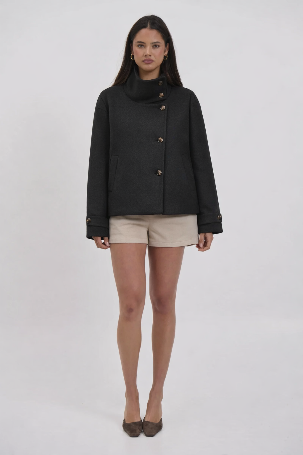 Abrigo premium con cuello alto